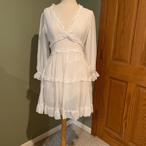 Dresses & Skirts - White ruffle open back dress M NWOT #187